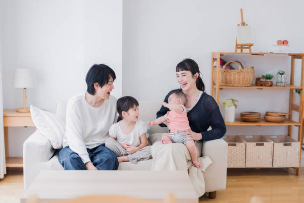 가족 시간을 즐기는 가족 - 가족 뉴스 사진 이미지
